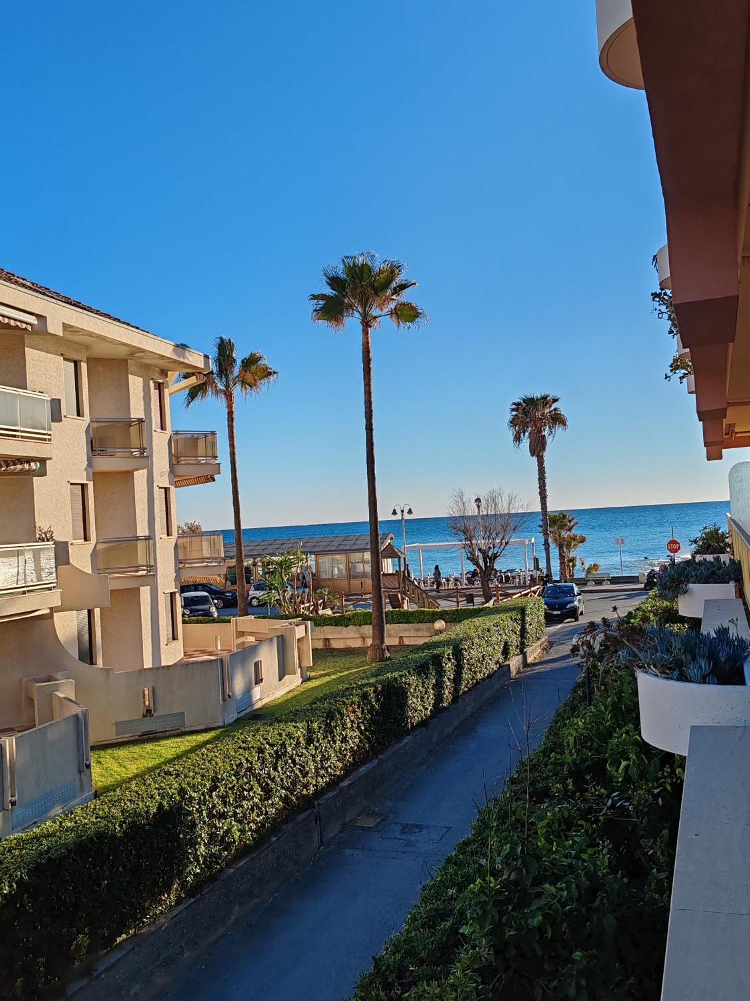 Relax Al Mare Apartment Vallecrosia Exterior photo
