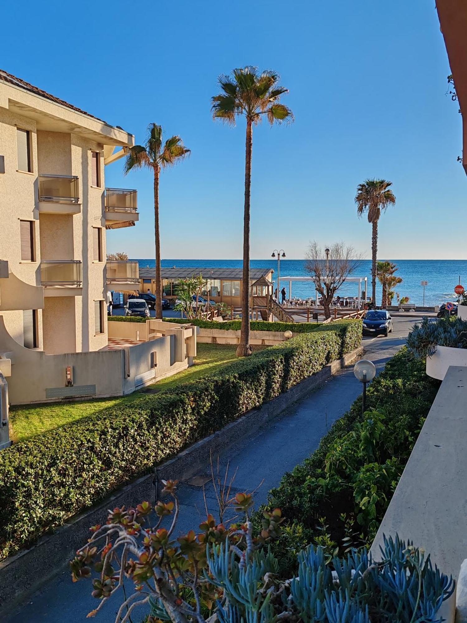 Relax Al Mare Apartment Vallecrosia Exterior photo